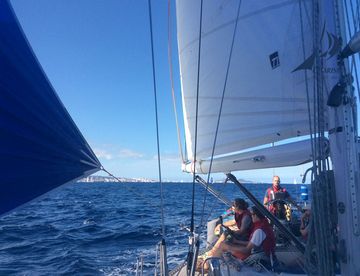 Unter Spinnaker Unter Spinnaker