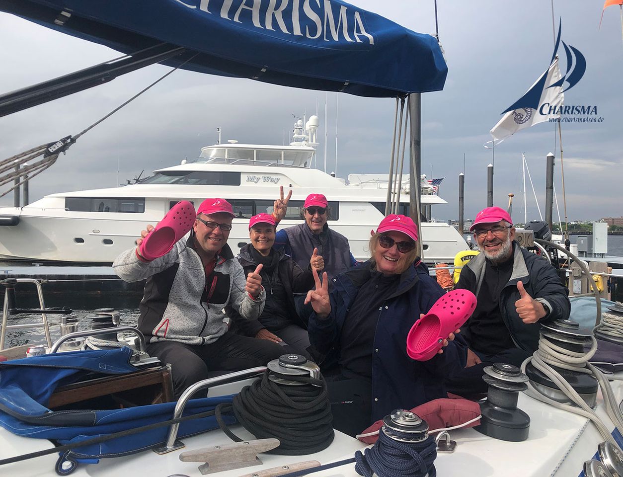 CAHRISMA-Crew in der Water Boat Marina in Boston